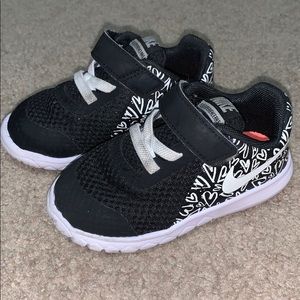 Toddler Girl Black Nike’s size 6